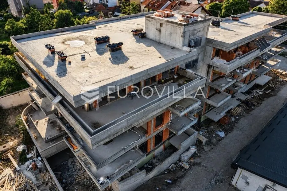 slavonski brod, strossmayerova luksuzan trosoban stan 92 m² treći kat - slika 7
