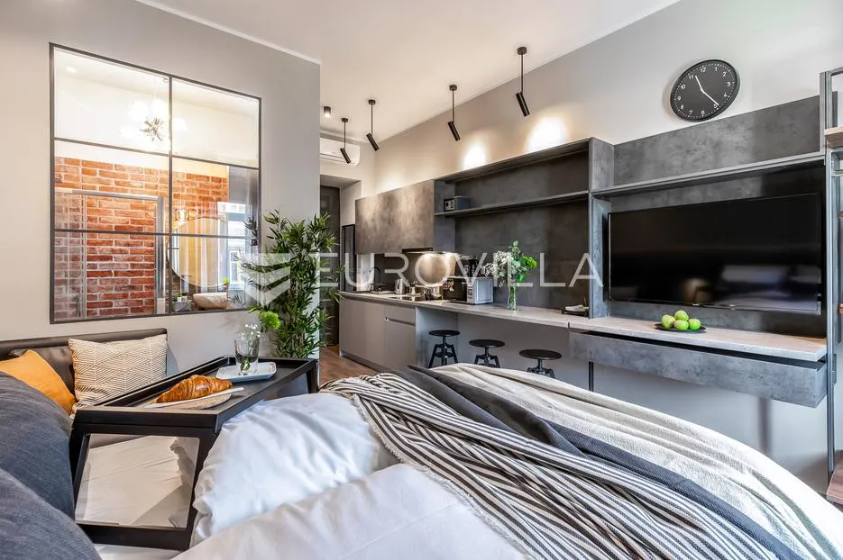 rijeka, centar, novouređen luksuzan stan nkp 78 m2 s tri apartmana - slika 20