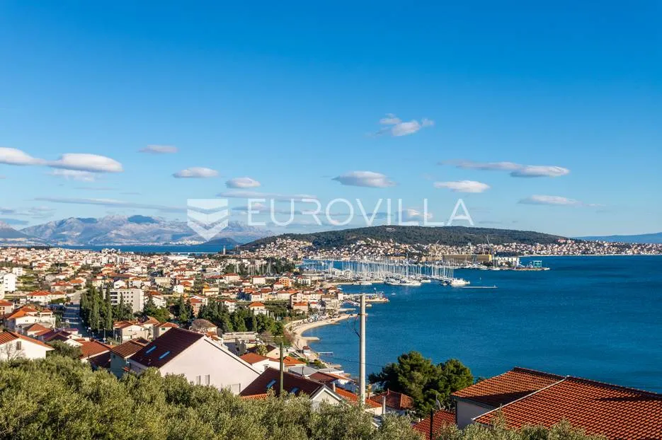 Trogir, Seget Donji, građevinsko zemljište veličine 560 m2 s pogledom na more - Seget Donji, Seget