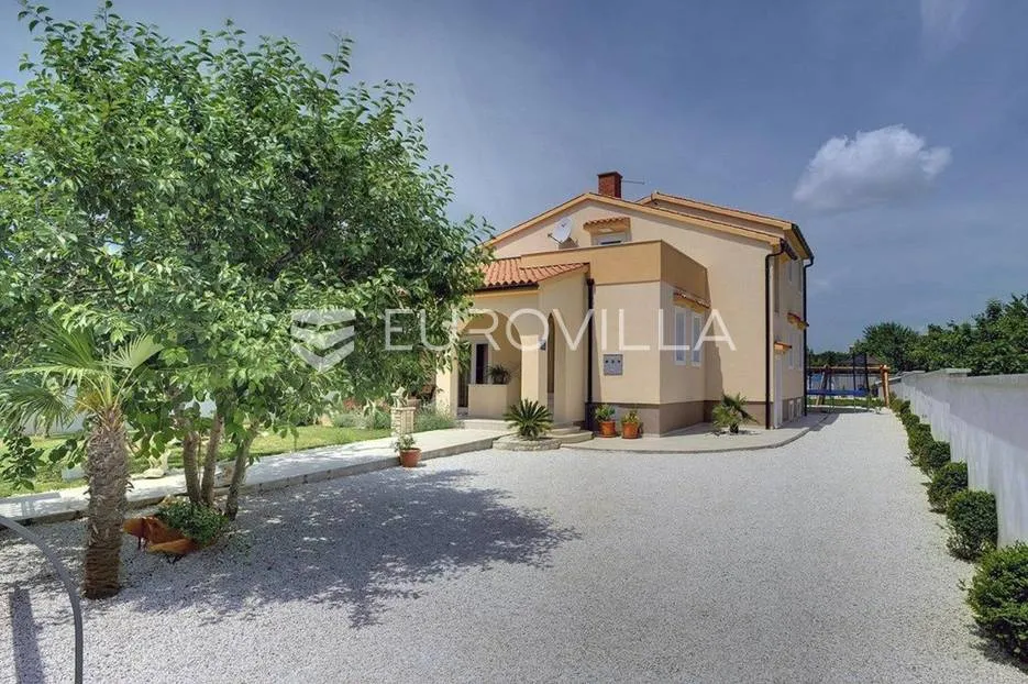 moderna villa s bazenom i teretanom na prestižnoj lokaciji u medulinu - slika 27