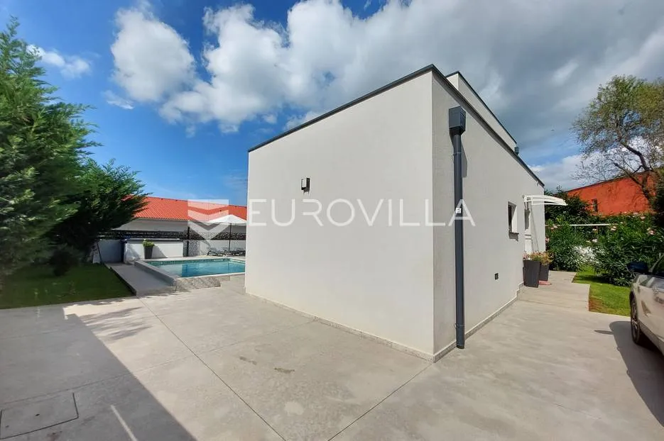 šišan, moderna villa s bazenom na mirnoj lokaciji - slika 47