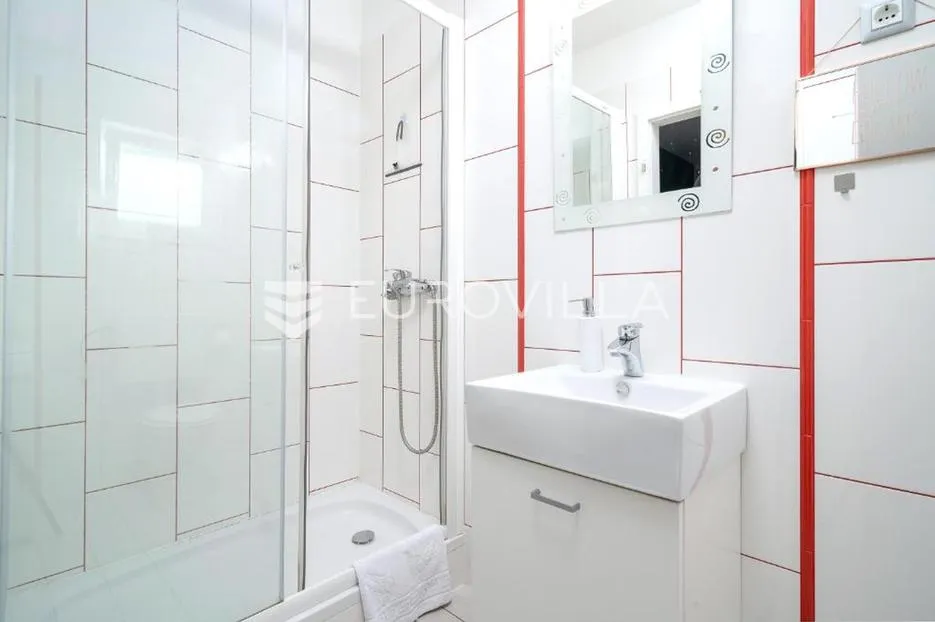 brač, splitska, kuća ukupne površine 170 m² - slika 12
