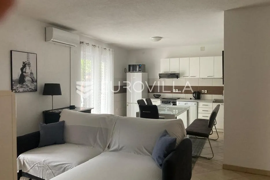 starigrad, tribanj, prostrana kuća s pogledom na more i šest apartmana - slika 32