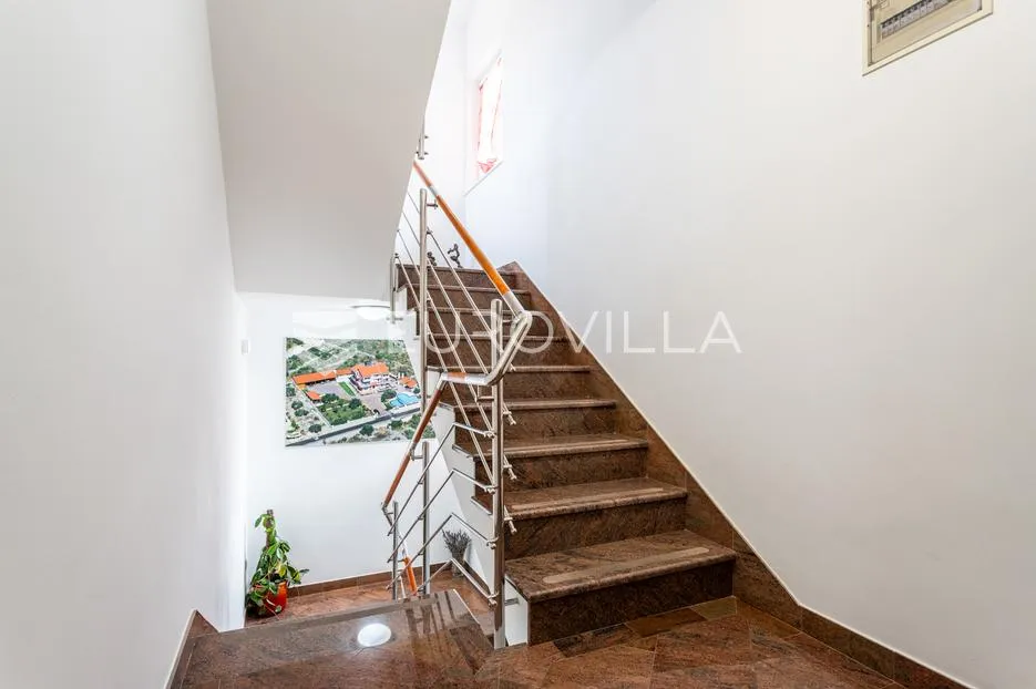 primošten, prekrasna villa sa velikim bazenom - slika 23