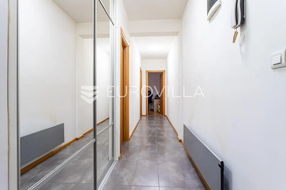 split, žnjan, komforan dvosoban stan u blizini mora - slika 13