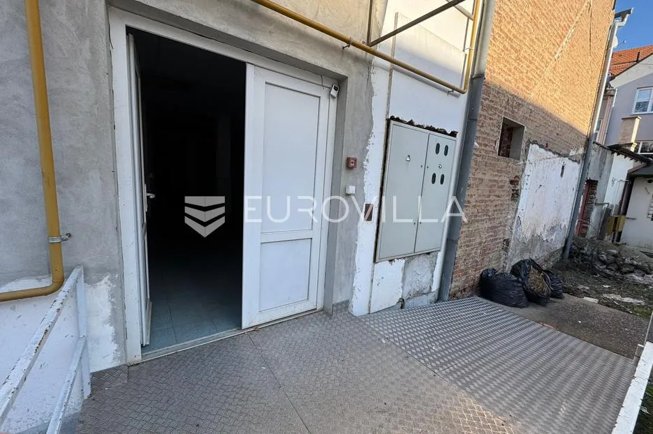 đakovo, centar, prostrani poslovni prostor 444 m² - slika 13
