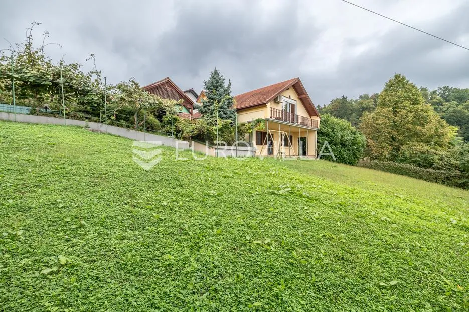 zagreb, podsused prekrasna obiteljska kuća 250 m² na parceli 4000 m² - slika 11