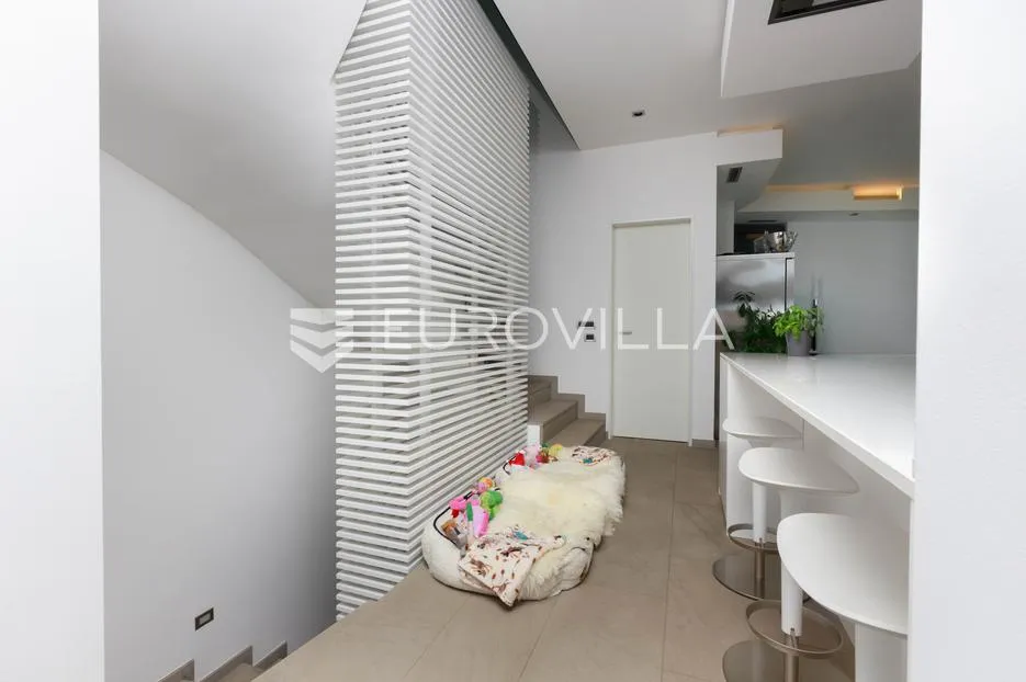 opatija, oprić, ekskluzivna vila 375 m² s panormaskim pogledom, bazenom i saunom - slika 19