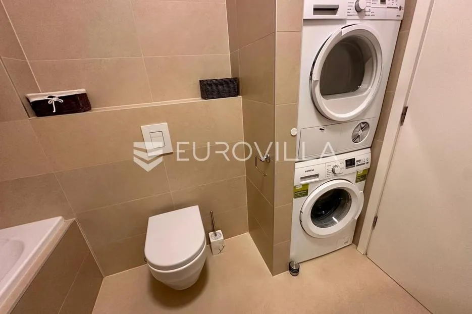 split, žnjan, ekskluzivan penthouse s prostranom terasom i lijepim pogledom na more - slika 9