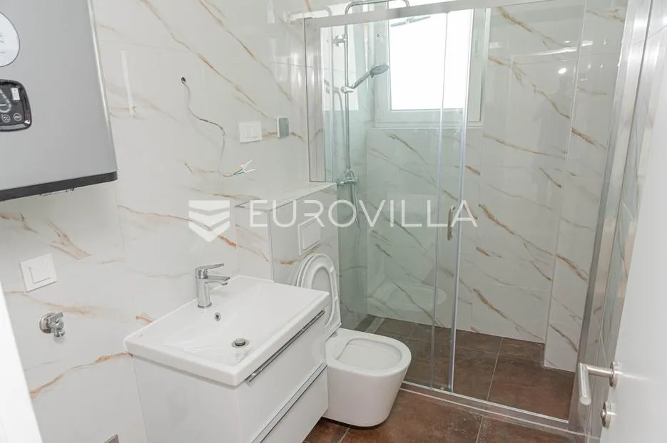 tribunj, novogradnja, stan u prizemlju s bazenom, 133,46 m² - slika 13