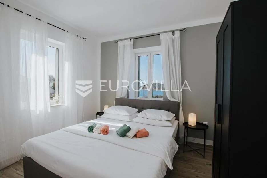 otok drvenik, uređena renovirana kamena kuća na 300 m od mora - slika 4
