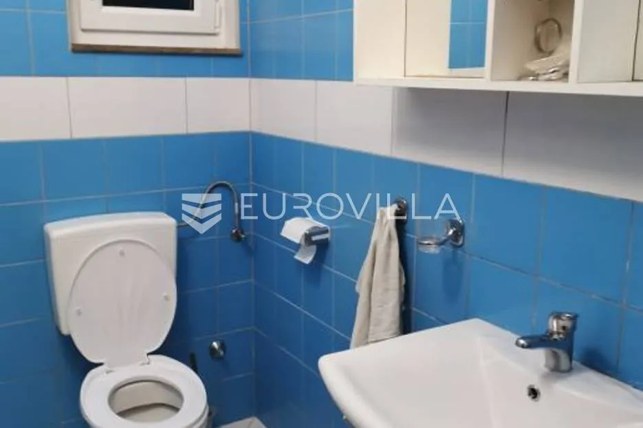 istra, pula, samostojeća kuća sa dva stana i velikom okućnicom - slika 7