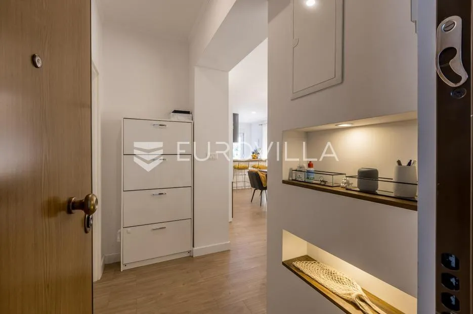 split, gripe, komforan renoviran trosoban stan s garažom - slika 23