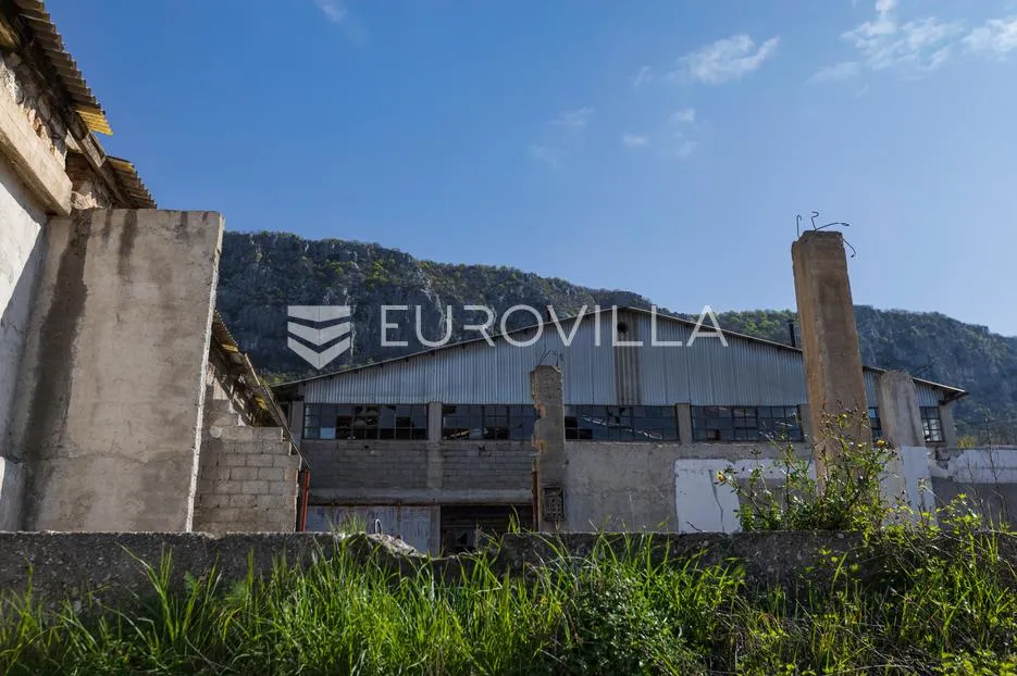 industrijski kompleks s više hala na atraktivnoj lokaciji, ukupna površina: 3452 m - slika 10