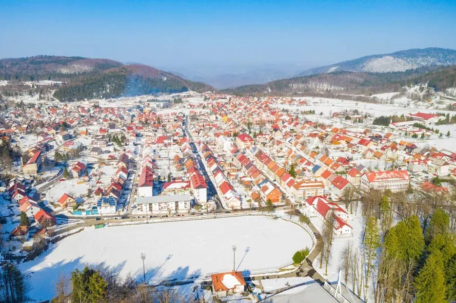 Delnice, teren površine 1254 m² za gradnju obiteljske kuće