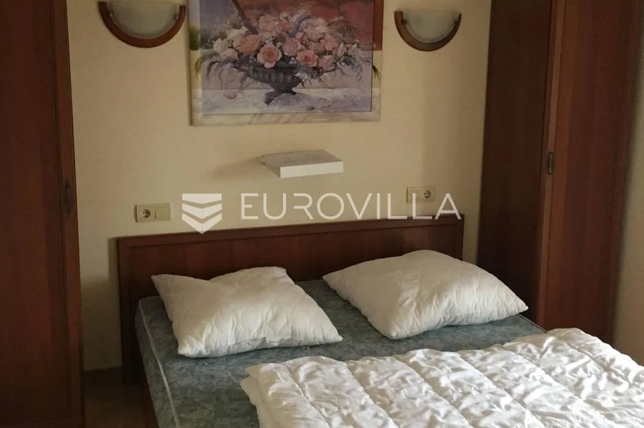 medulin, velika stambena zgrada 300 m od mora - slika 27