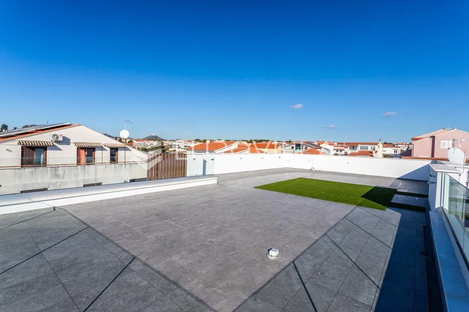 vodice, novogradnja, penthouse s krovnom terasom i pogledom na more, 141,80 m² - slika 22