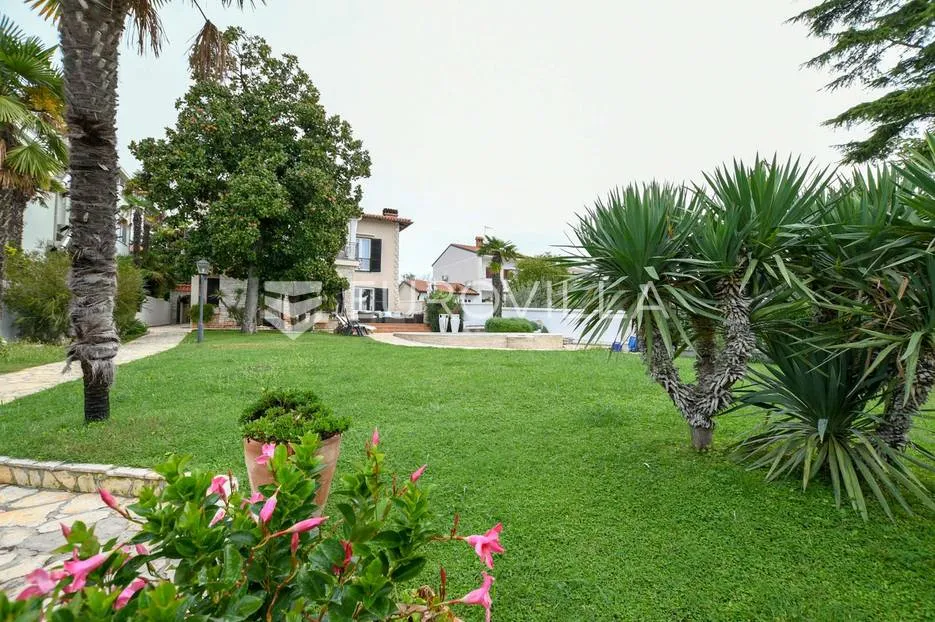 istra, umag, prekrasna kuća s bazenom prvi red do mora 430 m² - slika 2