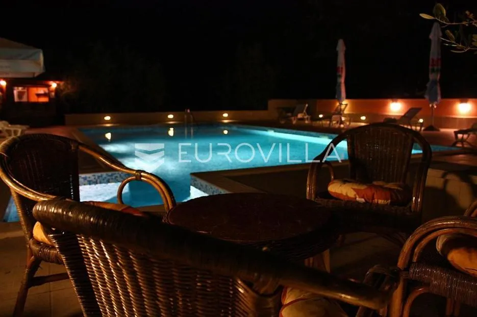 istra, krnica, hotel s uhodanim poslovanjem 100 metara od plaže, investcijia - slika 2