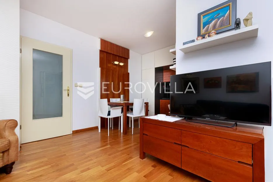 lovran, centar, prekrasan dvosoban stan 44 m², panoramski pogled na more - slika 3