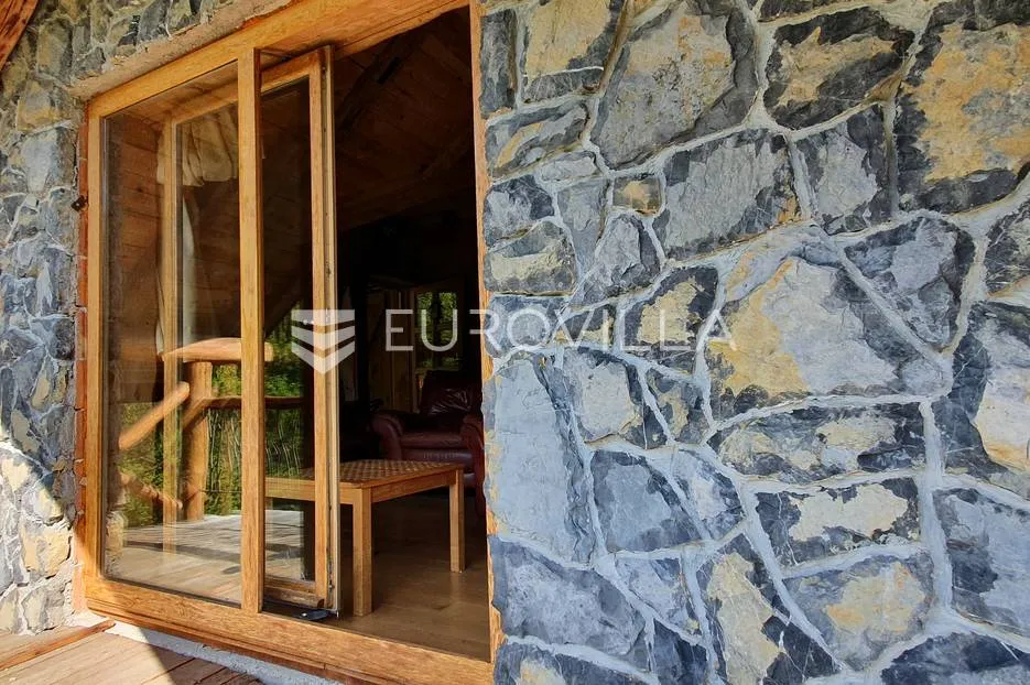 samobor, prekrasna obiteljska vikendica 152 m² na zemljištu 1.565 m² - slika 13