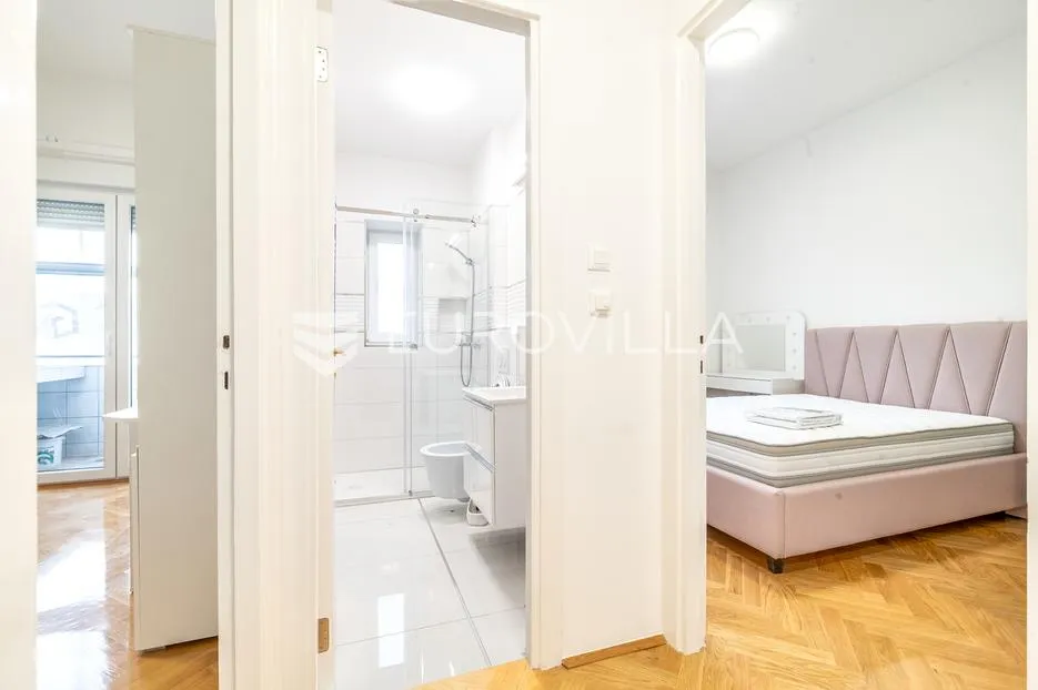 zagreb, donji grad, prekrasan peterosoban stan 132 m² - slika 9