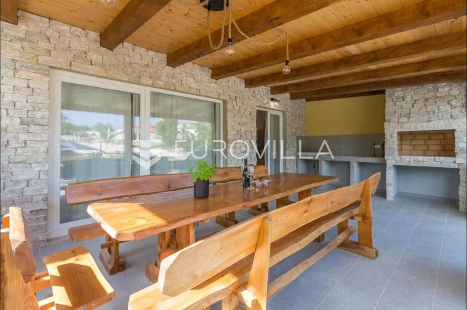 okolica žminja, lijepa prizemnica 154 m2, mirna lokacija, bazen - slika 5