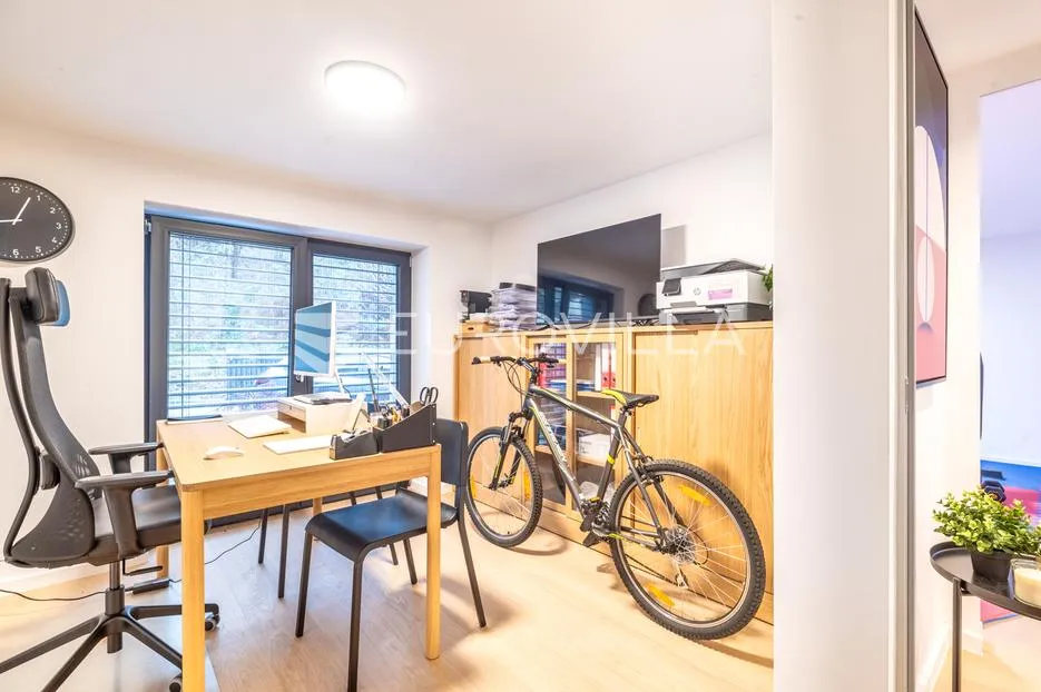 zagreb, šestinski dol, novouređena moderna kuća 179 m² - slika 11