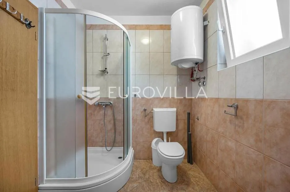 skradin, dubravice, kuća sa 7 apartmana i velikim bazenom, 760 m² - slika 21