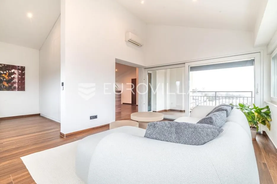 zagreb, srebrnjak, prekrasan peterosoban penthouse 215,88 m², otvoreni pogled - slika 11