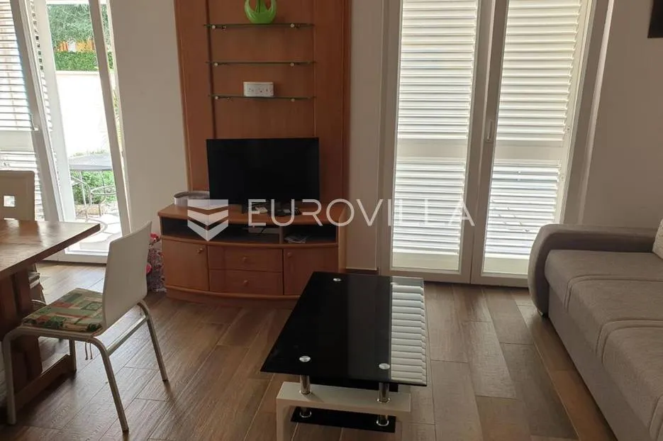 medulin, manja samostojeća kuća nkp 121 m2 na svega 150 m od mora - slika 9