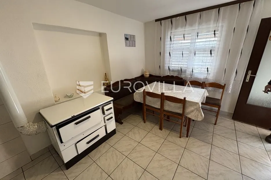 knin, kninsko polje, kuća za renovaciju - slika 3