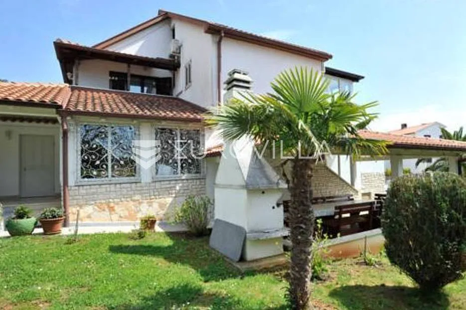 medulin, pješčana uvala - kuća blizu mora s bazenom, 4 apartmana - slika 2