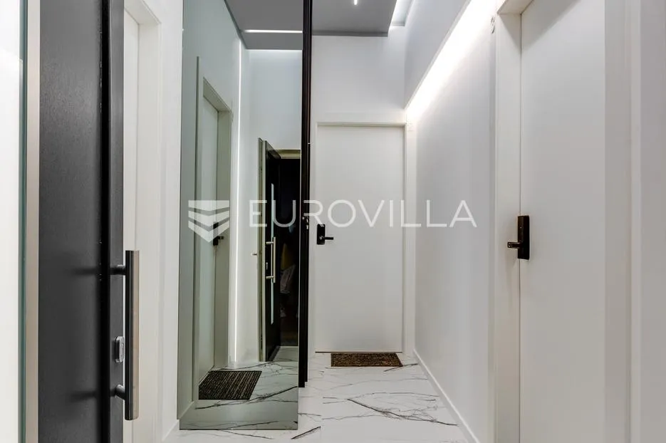 rijeka, centar, novouređen luksuzan stan nkp 105 m2 s tri apartmana - slika 6