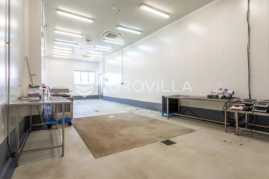 sinj, kukuzovac, poslovna zgrada u gospodarskoj zoni, površine 1.648 m² - slika 3
