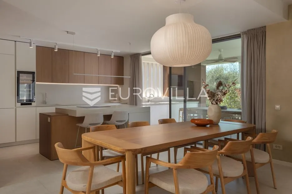istra, labin, vrhunska moderna villa d, grijani bazen 48 m², 2365 m² uređene okućnice - slika 49