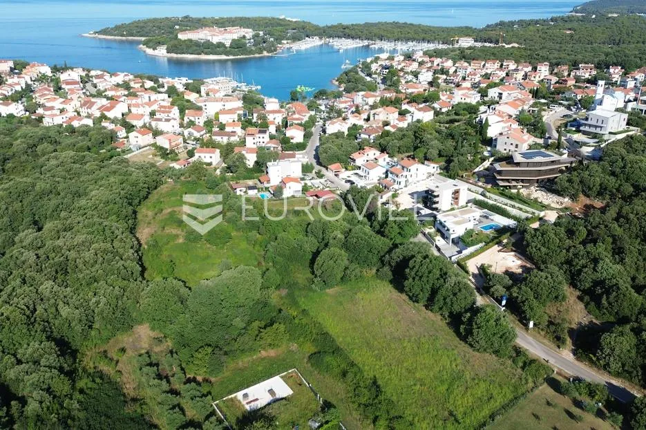 pula, pješčana uvala, lijepa građevinska parcela 757 m² okružena zelenilom, 350 m od mora - slika 8