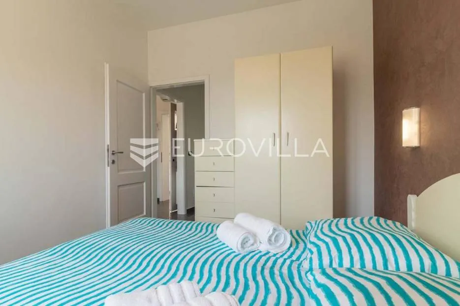 pula, pješčana uvala atraktivna samostojeća vila na velikoj okućnici - slika 33