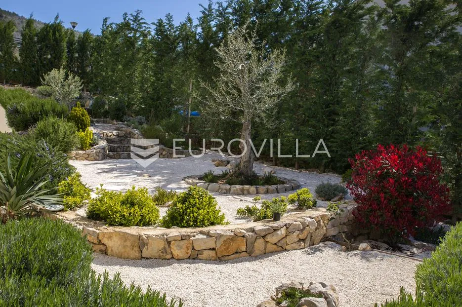 istra, labin, prekrasna vila s pogledom na more prepuna sadržaja - slika 29