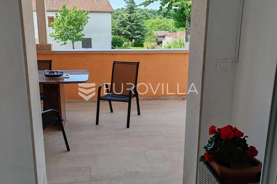 istra, tinjan, samostojeća kuća s bazenom i okućnicom 350m2 - slika 21