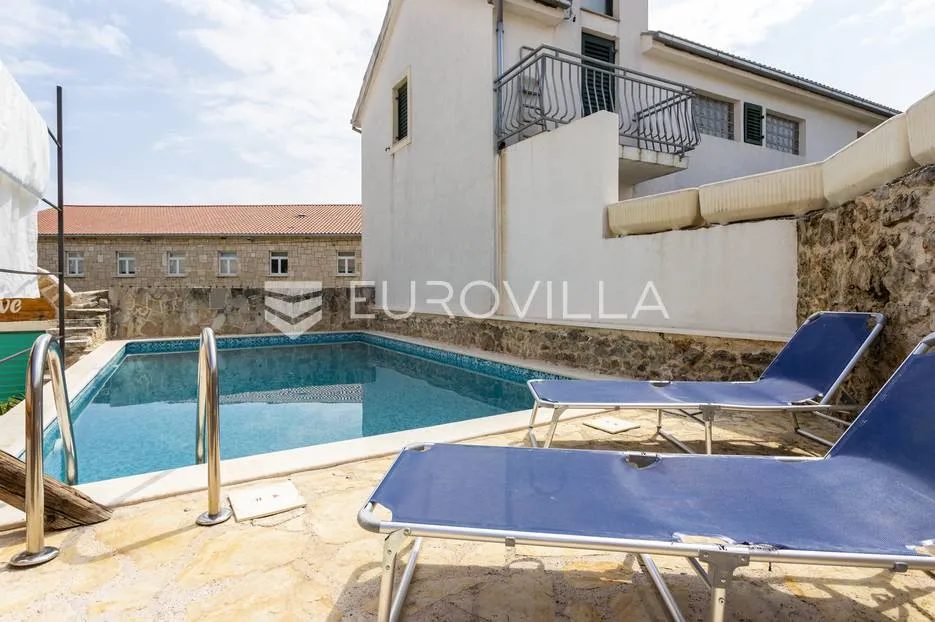 hvar, vrbanj, renovirana kamena kuća - slika 33
