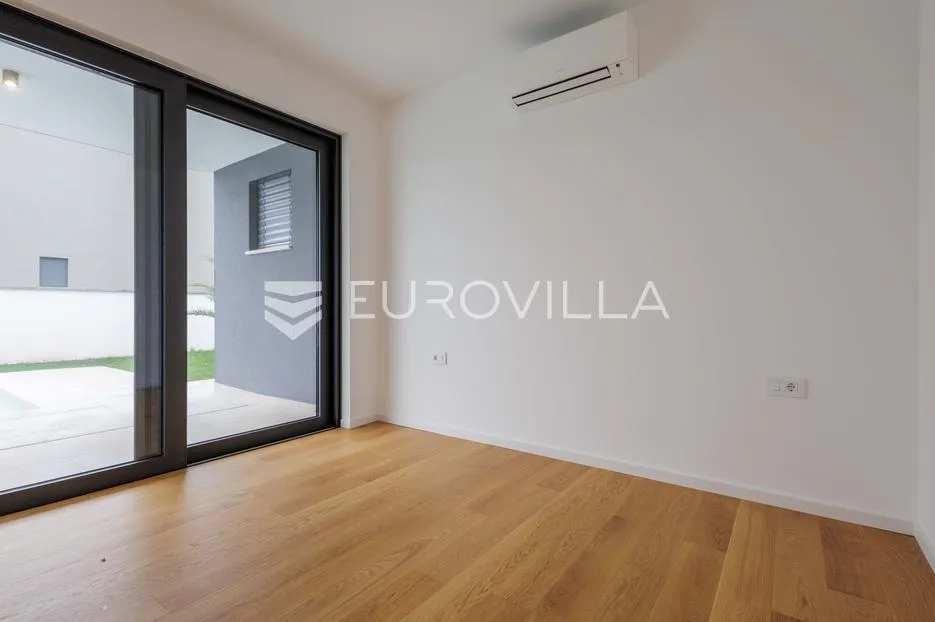 istra, pomer, unikatna, moderna villa 20 m od mora 417 m² - slika 49