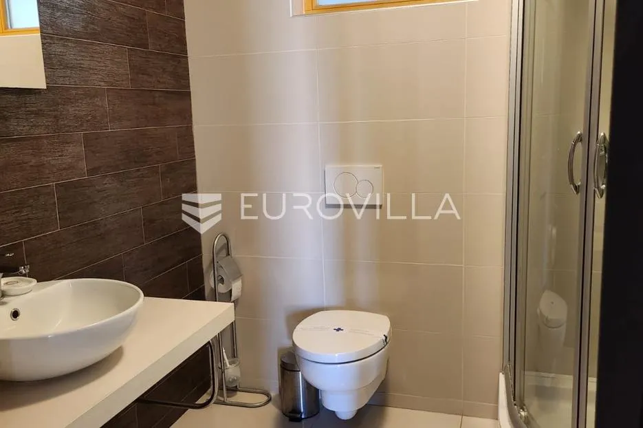 istra, valbandon, samostojeća moderna kuća s tri prostrana stana, bazen, spa, 900 m od mora - slika 16