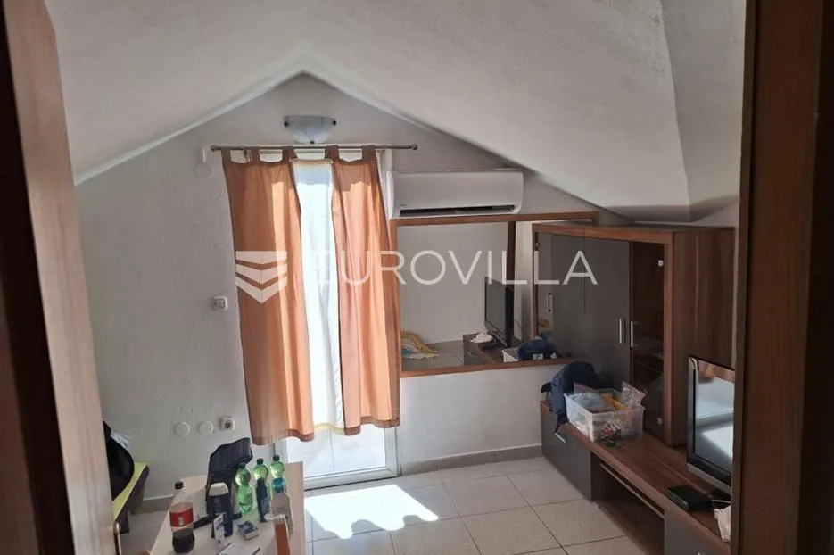 istra, rovinj, stan nkp 100 m2 podijeljen u dvije stambene jedinice na 300 metara od plaže - slika 8