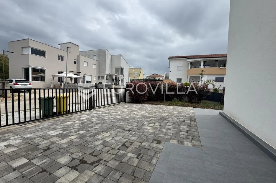 istra, poreč, dvojna kuća 168 m² s 4 spavaće sobe i 3 parkirna mjesta - slika 38