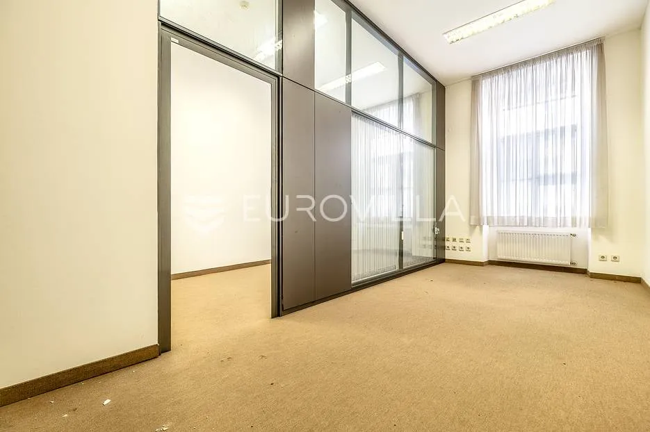 trg bana jelačića stambeni/poslovni prostor 196 m² podrum 40 m² - slika 3