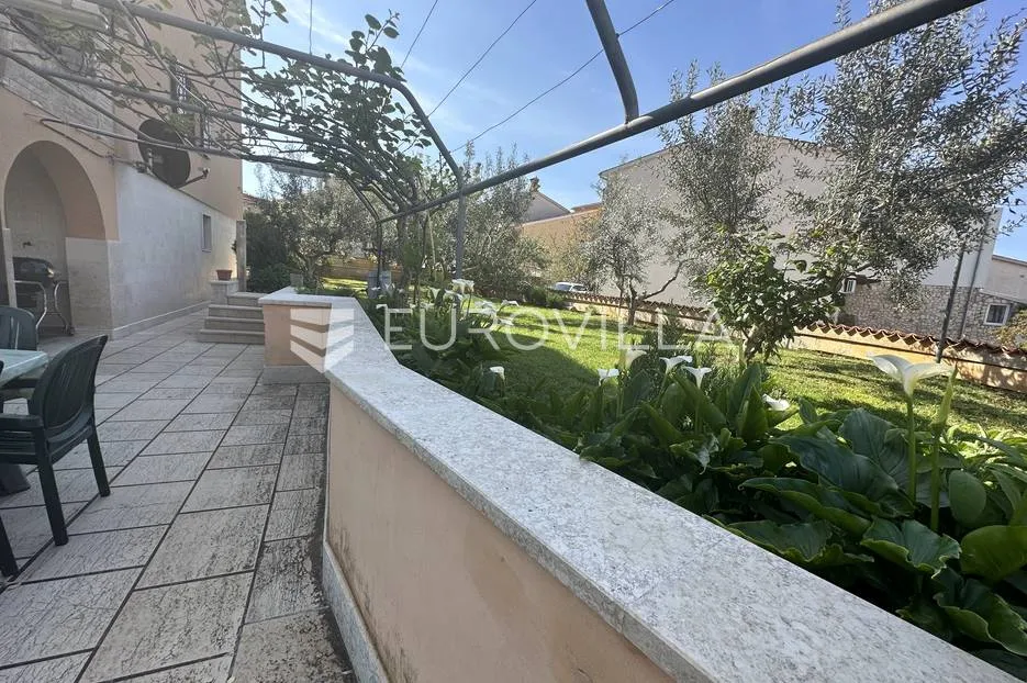štinjan, prekrasna kuća u nizu s vrtom i pogledom more 300 m² - slika 13