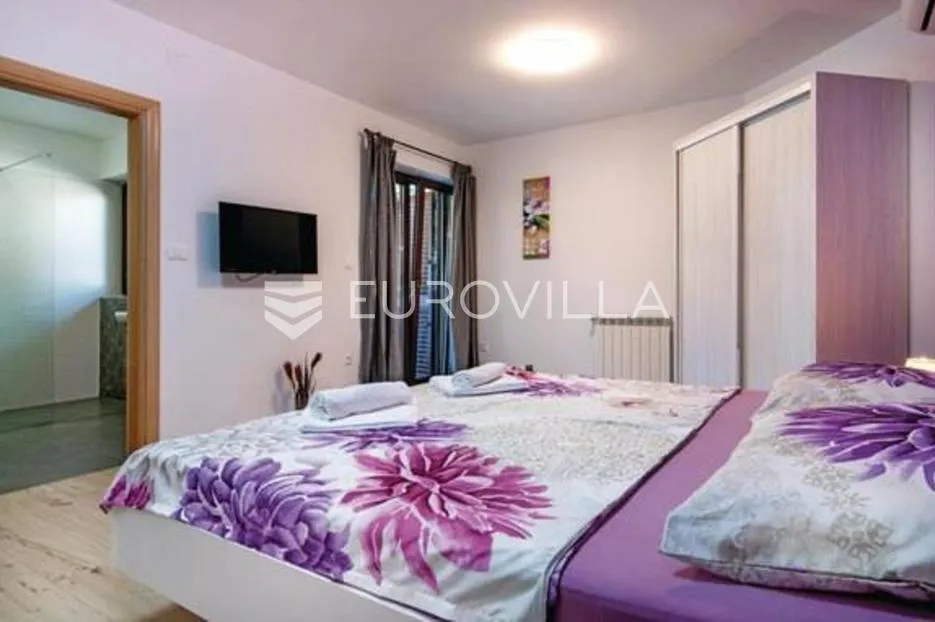 pula, apartmanska kuća s bazenom na uređenoj okućnici, 350 m od mora - slika 33