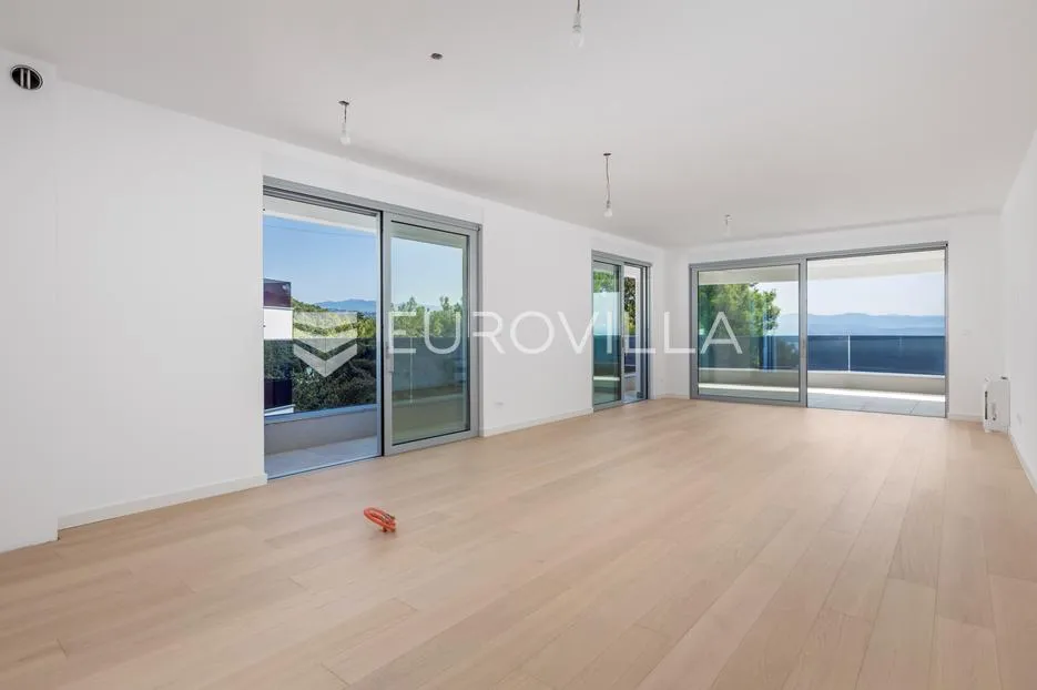 Opatija, trosoban stan 104 m² u novogradnji
