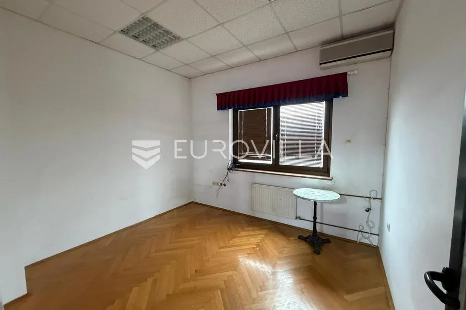 đakovo, centar, poslovni prostor na 3 etaže, 630 m² - slika 12